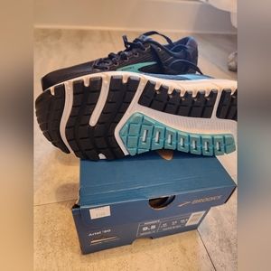 BROOKS RUNNING SHOES